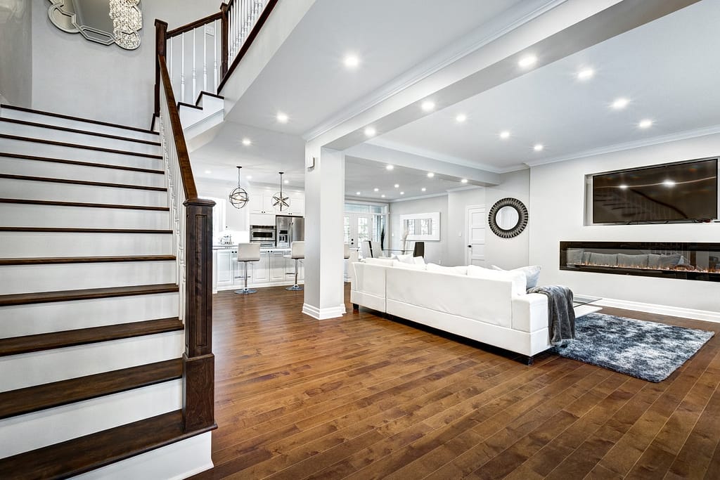 Living room with fireplace and recessed ceiling lightening