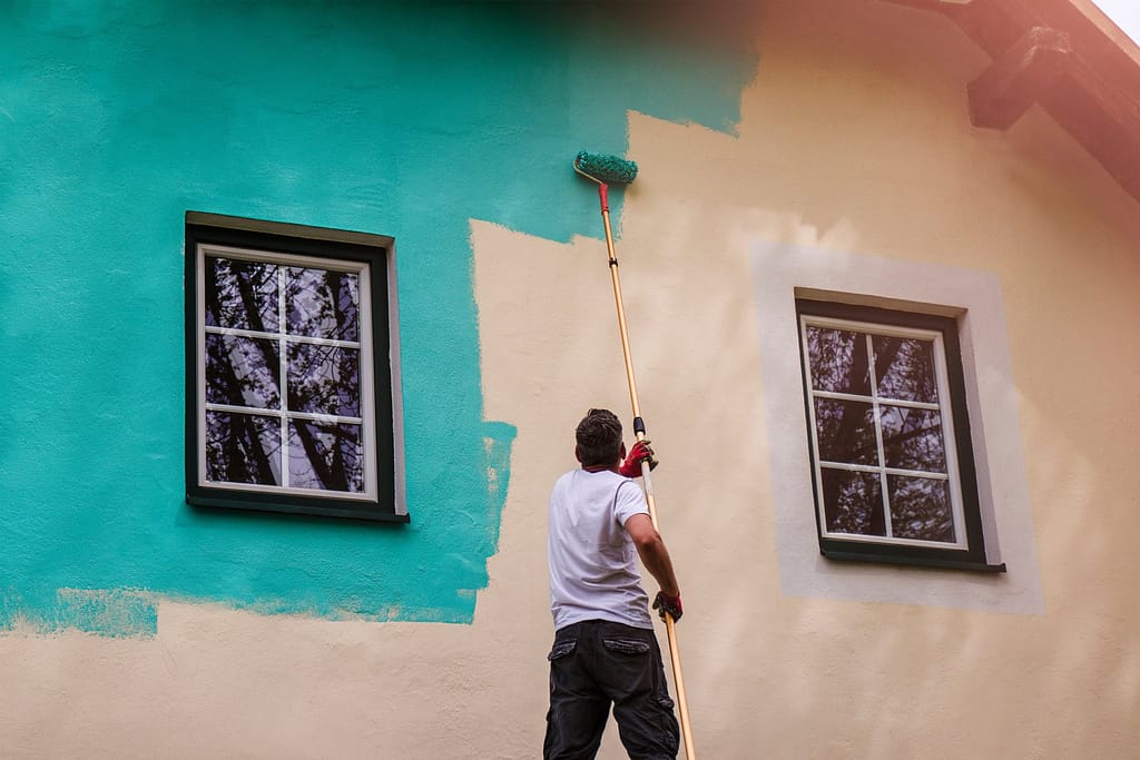 Paint of a exterior house with paint using a paint roller 